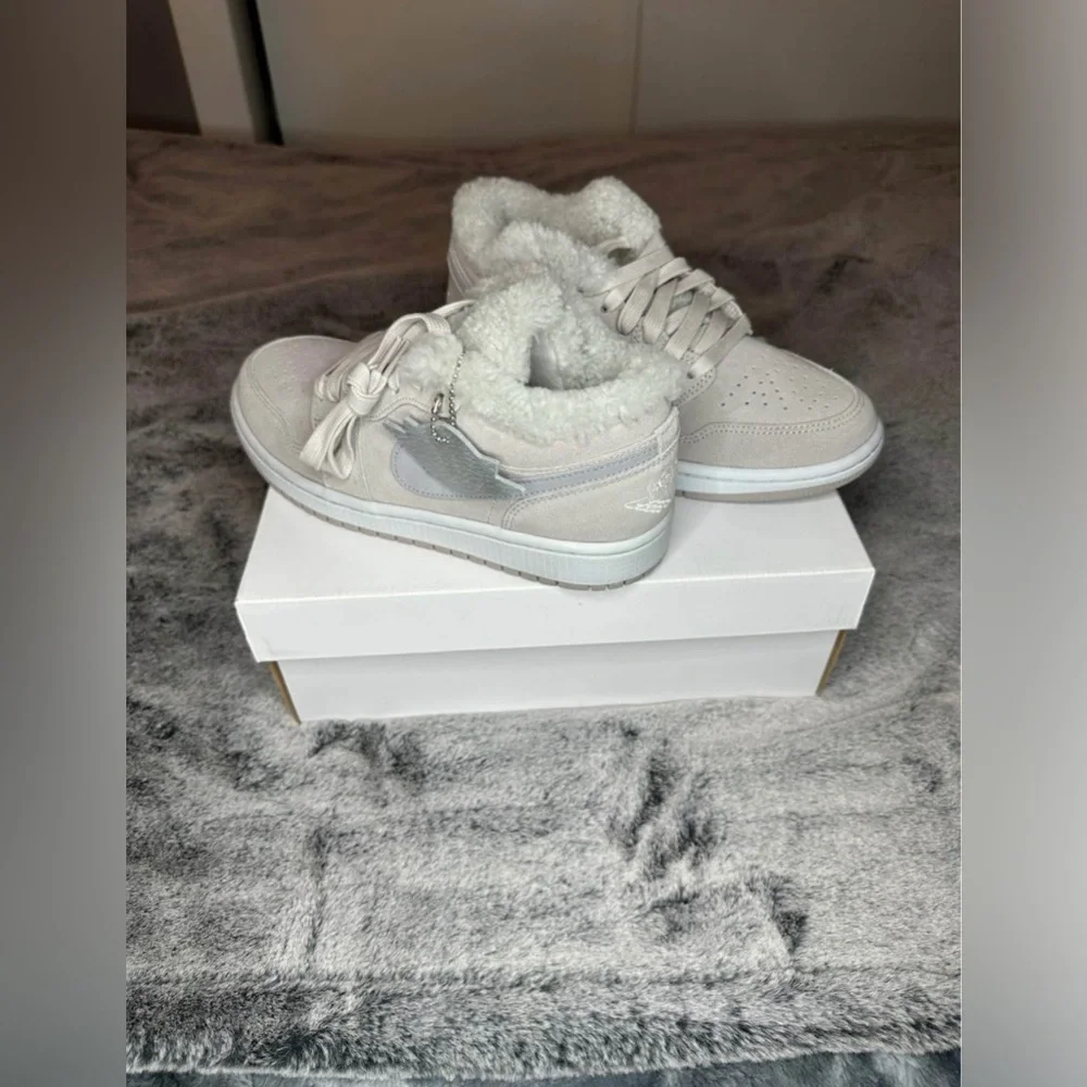 Air Jordan 1 low Sherpa - Picture 2 of 9